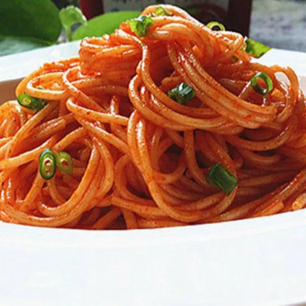 Bibim-guksu plato frio