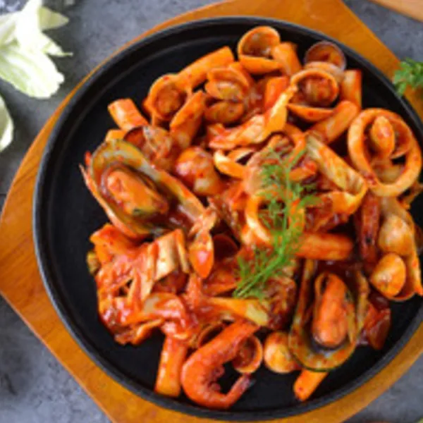Pasta de arroz con  Calamares